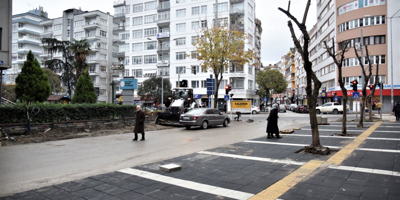 İstiklal Caddesi’nde yol çalışmaları devam ediyor