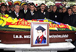 Gözyaşlarıyla uğurlandılar