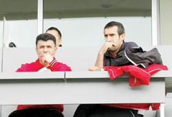 Kenan tribünden izledi