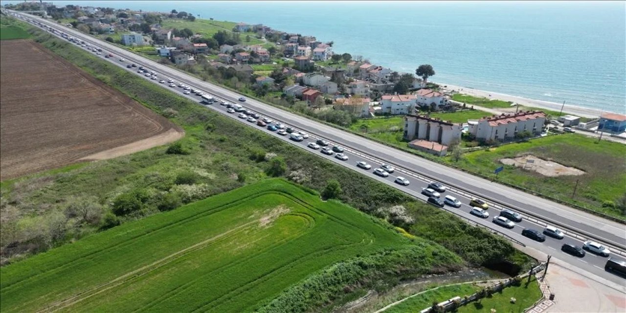 Kara yolunda trafik yoğunluğu yaşanıyor