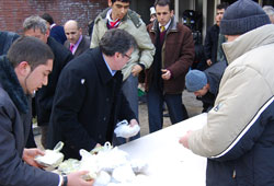 1000 Aşure dağıtıldı