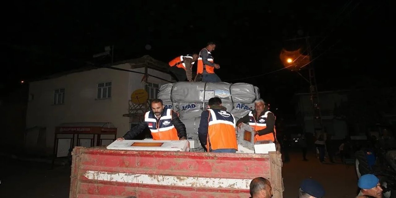 AFAD vatandaşlara çadır yardımında bulundu