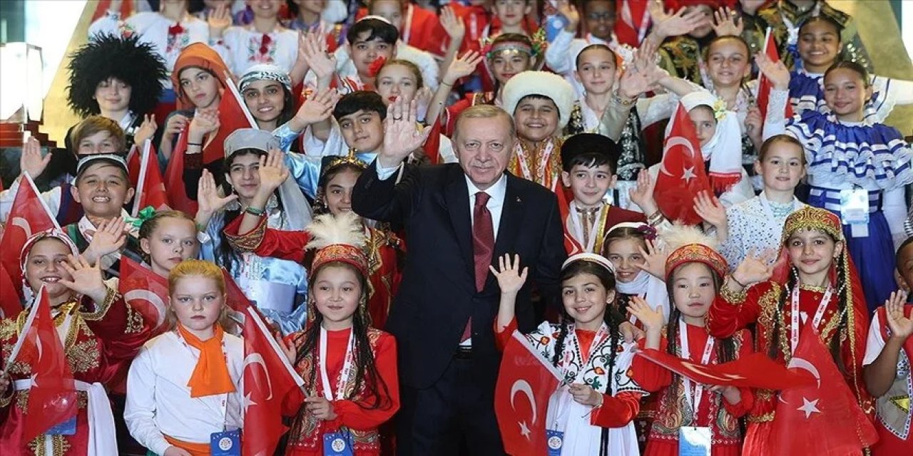 Cumhurbaşkanı Erdoğan çocuklarla bir araya geldi