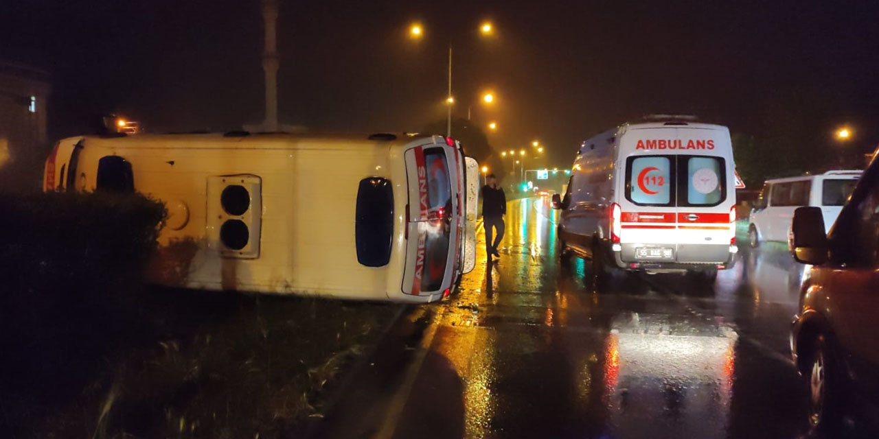 Çarşamba'da ambulans devrildi: 2 kişi yaralandı
