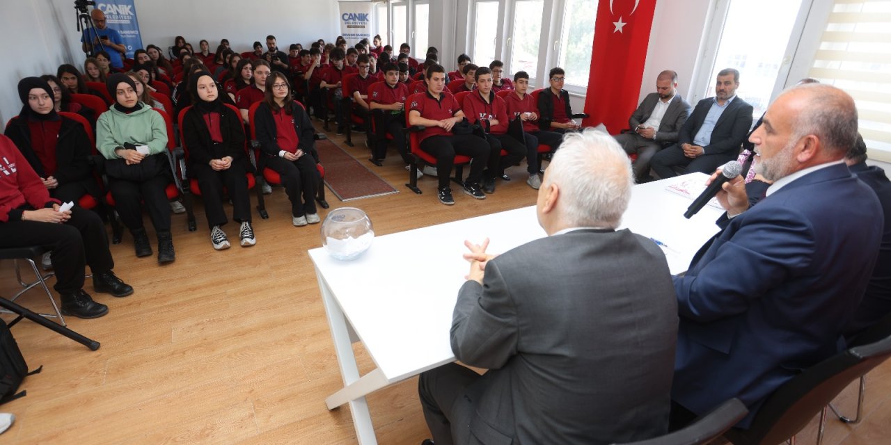 Başkan Sandıkçı öğrencilerin sorularını yanıtladı