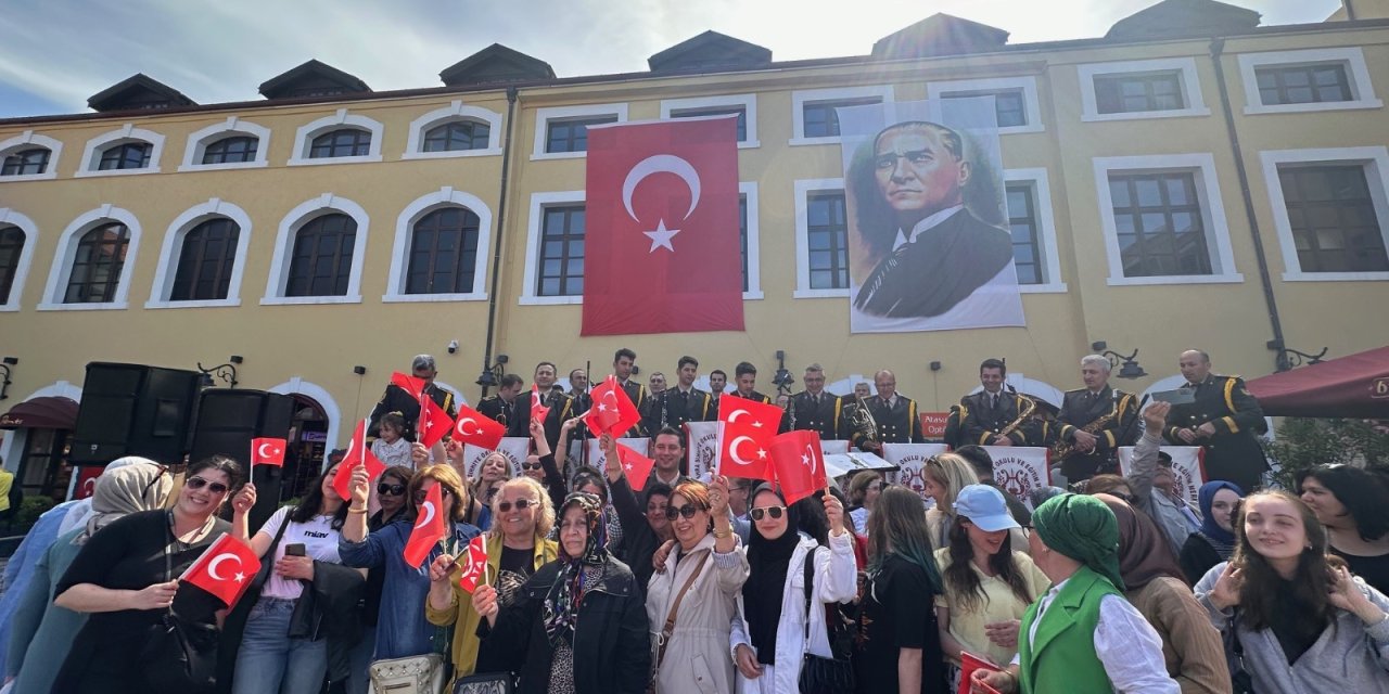 Askeri bando coşku dolu anlar yaşattı