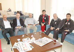 Asal'dan kampı ziyaret etti