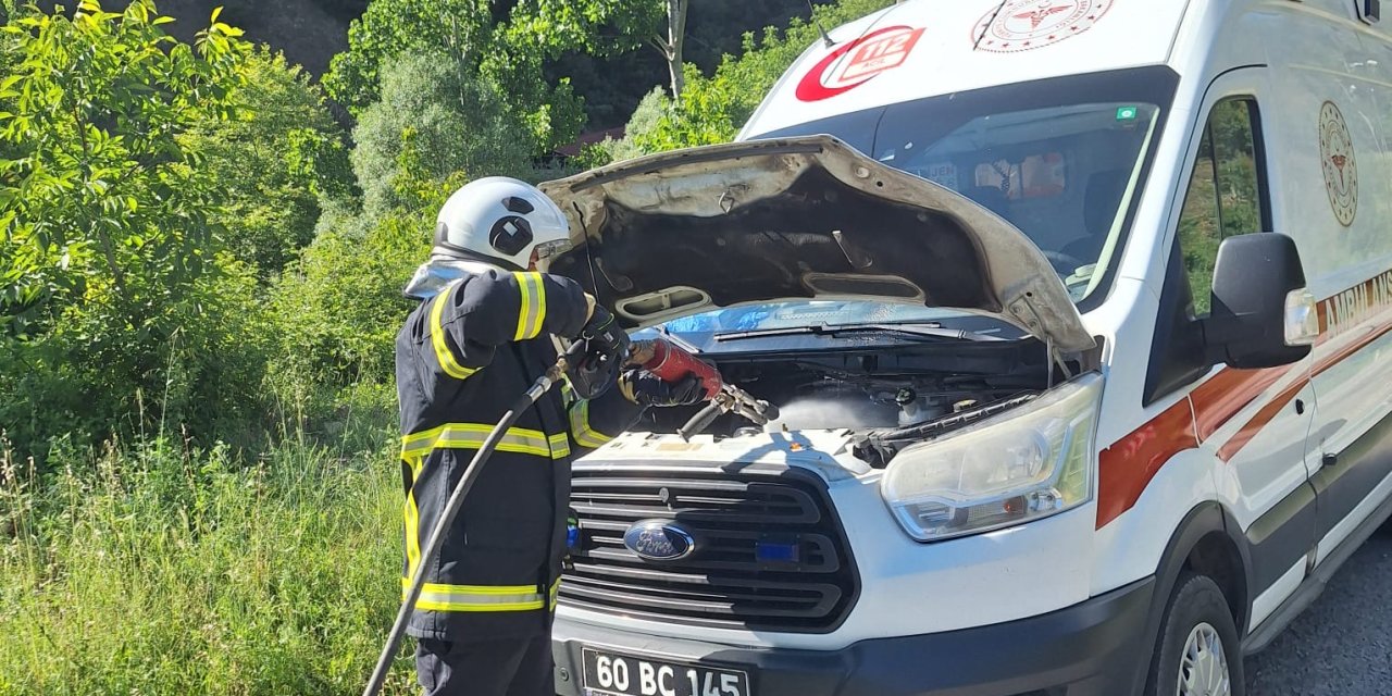 Yangın çıkan ambulansta hasar meydana geldi