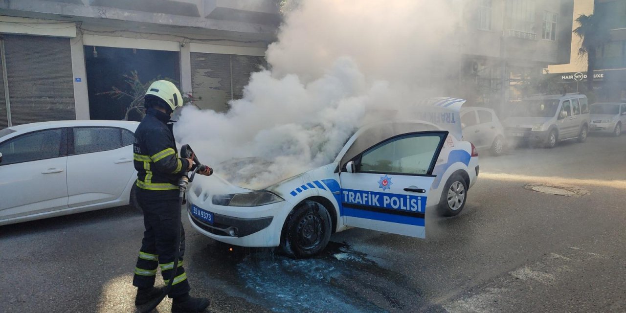 Polis otosu seyir halindeyken alev aldı