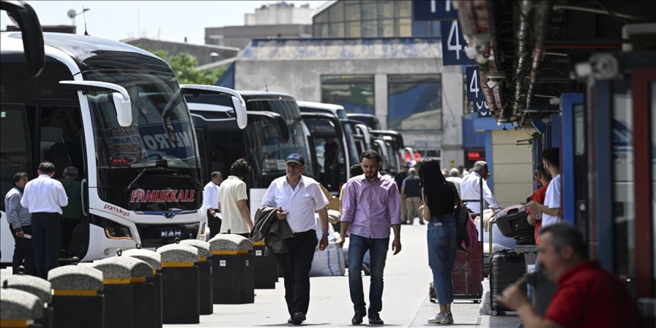 Otobüs biletleri tükendi ek seferler konuldu