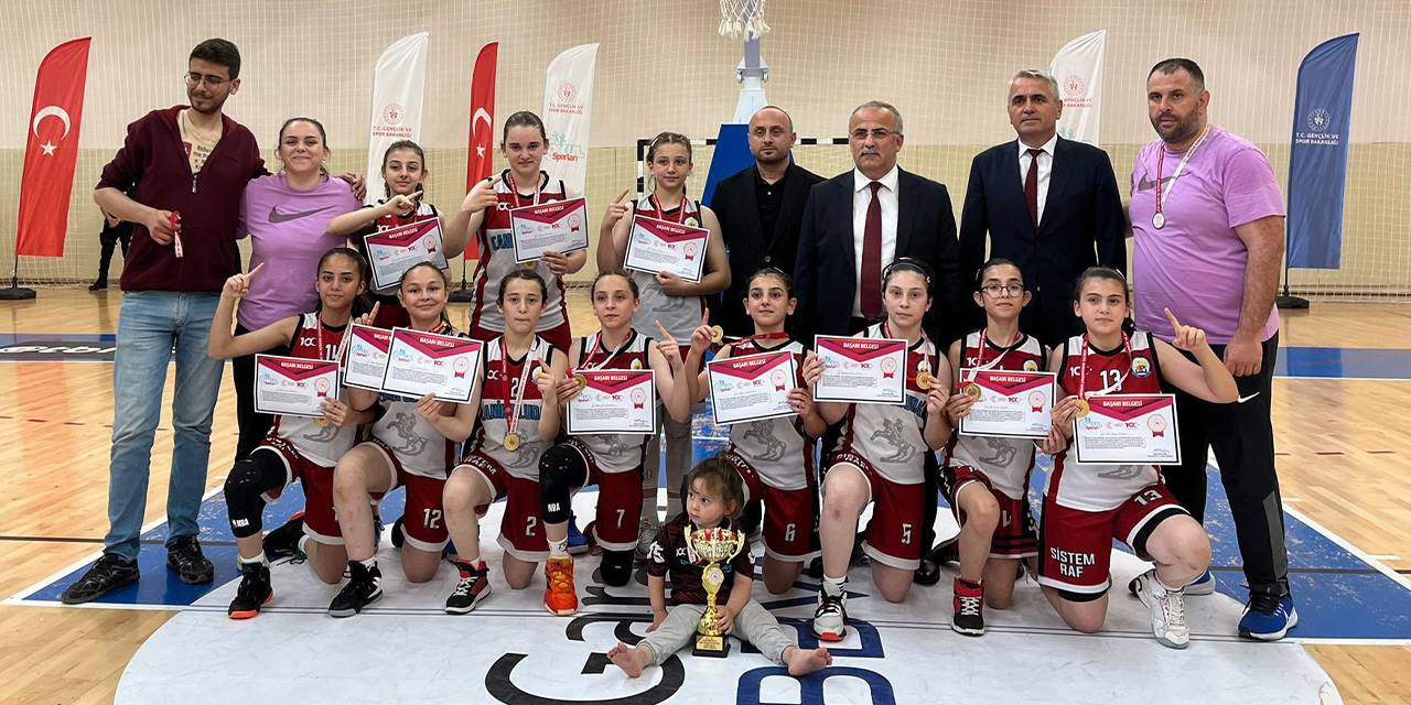 Canik Kız Basketbol Takımı şampiyon oldu