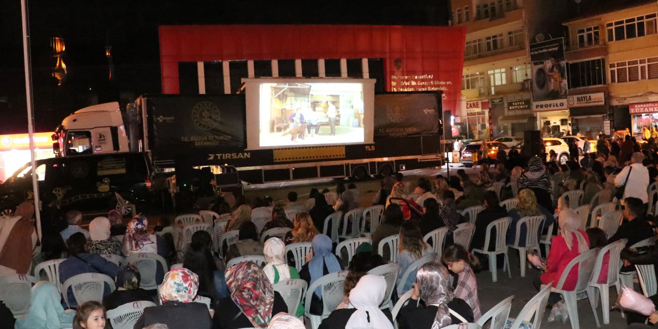 Açık hava konseri ve sinema gösterimi gerçekleştirildi