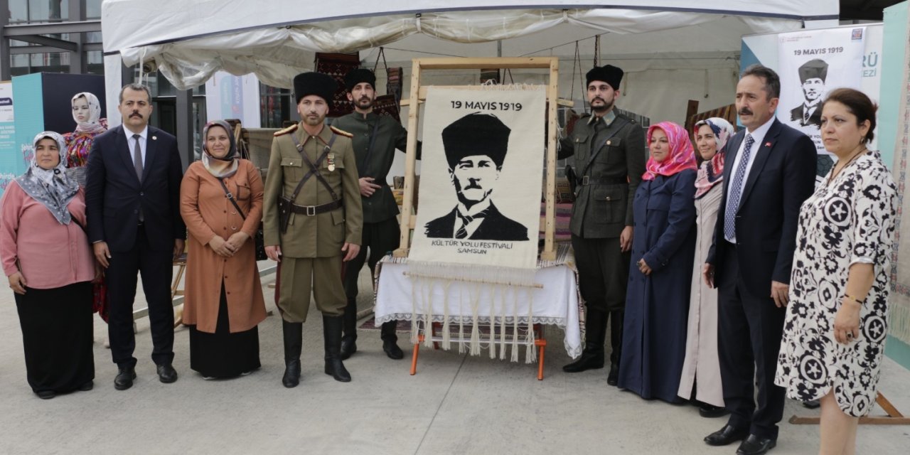 155 bin ilmekle Atatürk'ün kilim portresi oluşturuldu