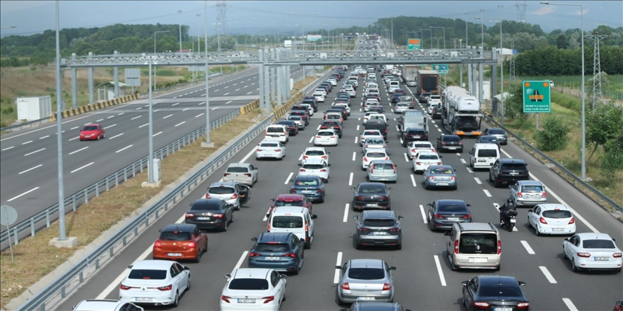 Yollarda trafik yoğunluğu yaşanıyor