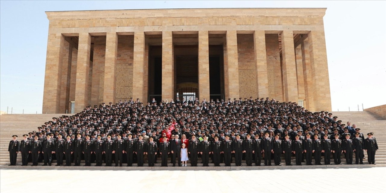 Bakan Yerlikaya Anıtkabir'i ziyaret etti