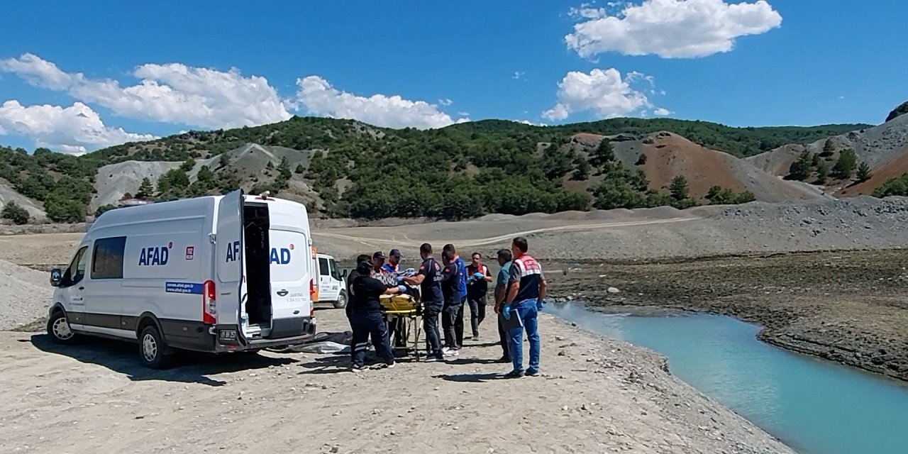 Serinlemek için gölete giren genç boğuldu