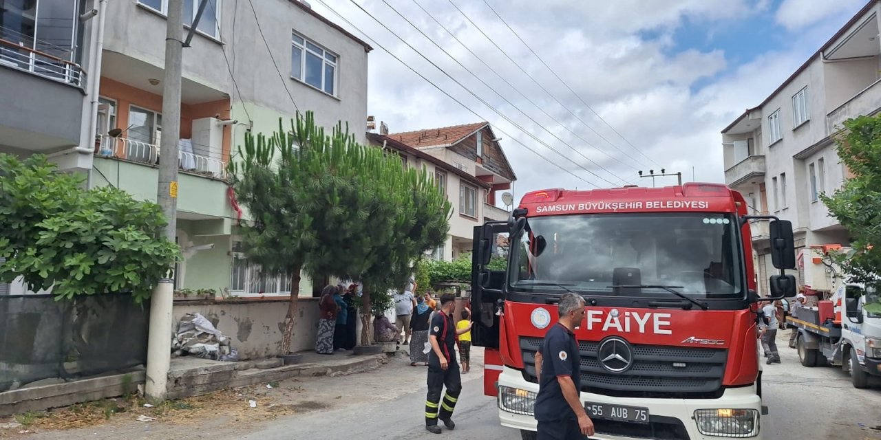 Çatı katında çıkan yangın söndürüldü