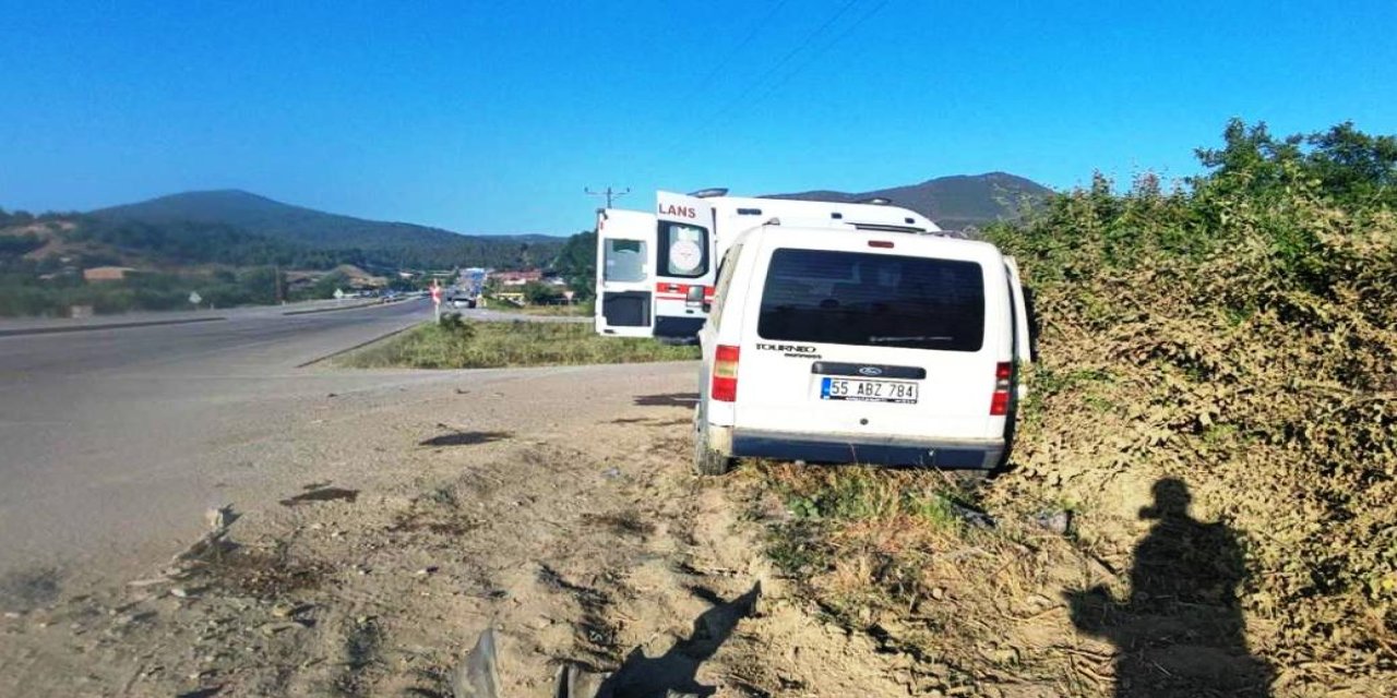 Araç toprak yığınına çarptı: 3 yaralı