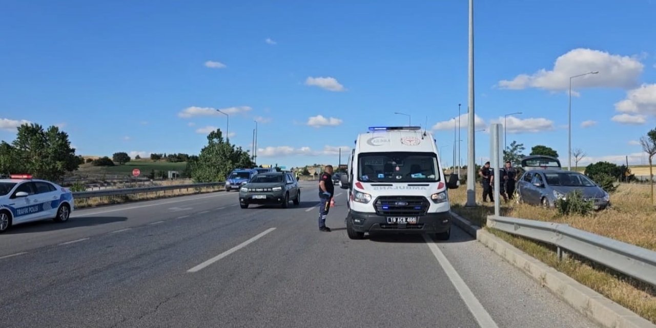 Kaza yapan uzman çavuş, eşi ve oğlu yaralandı