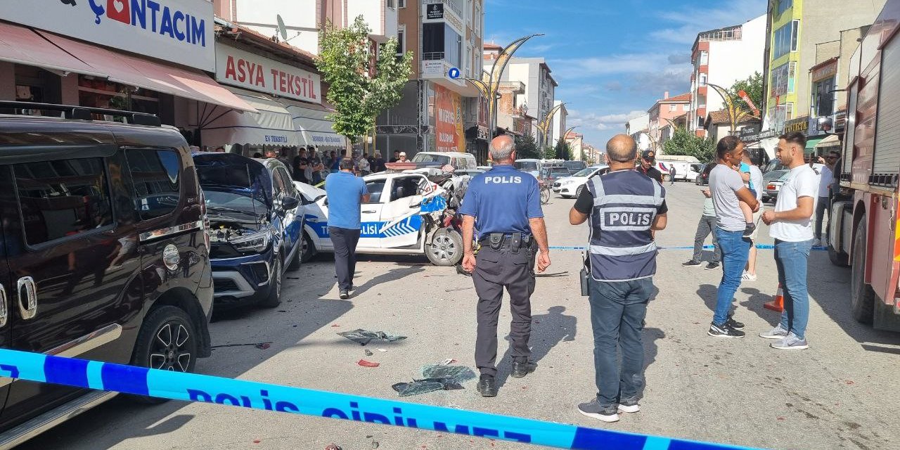 Trafik kazasında  2'si polis, 3 kişi yaralandı