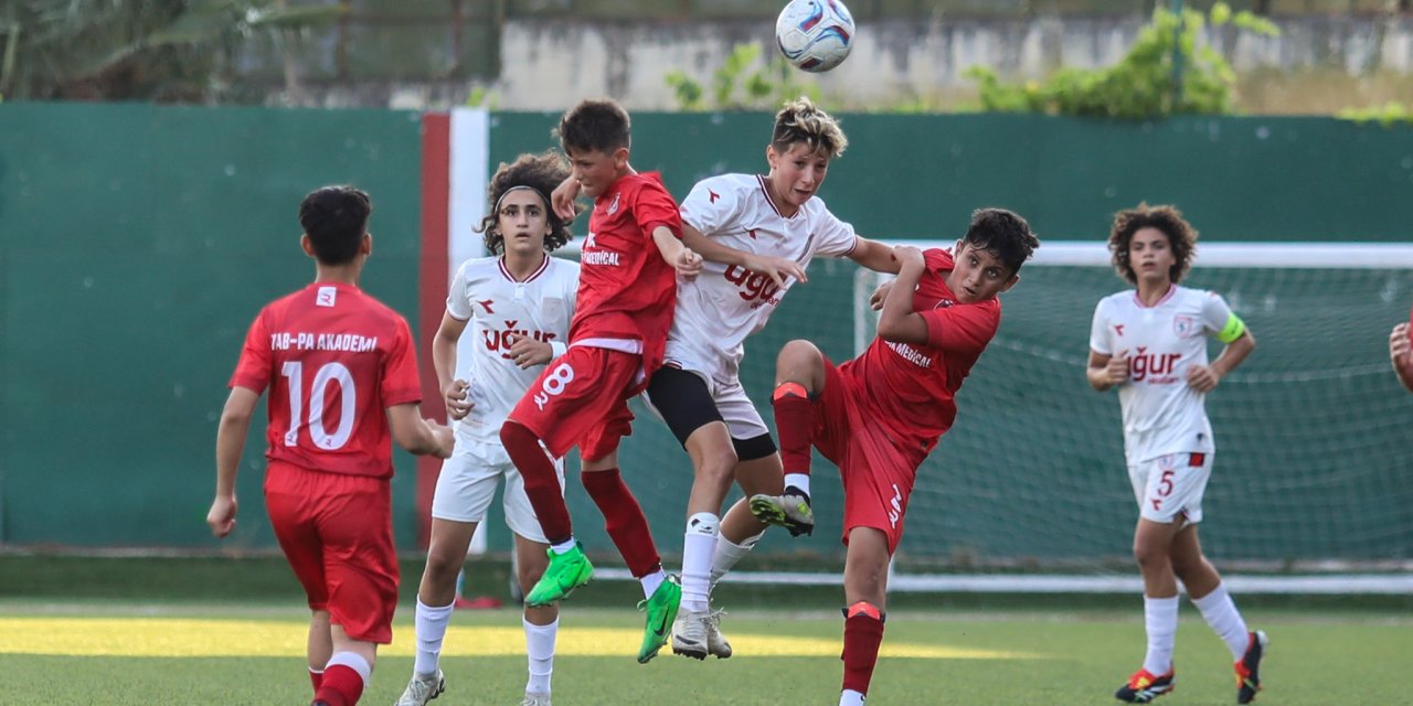 Yılport Samsunspor U13 takımı, şampiyonluğu ilan etti