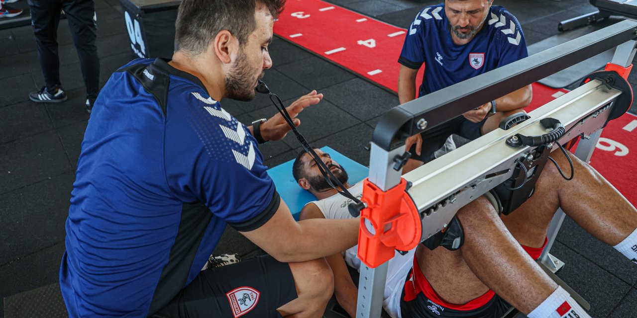 Futbolculara detaylı kuvvet testleri yapılıyor