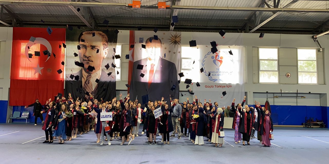 OMÜ Alaçam MYO'da mezuniyet töreni yapıldı