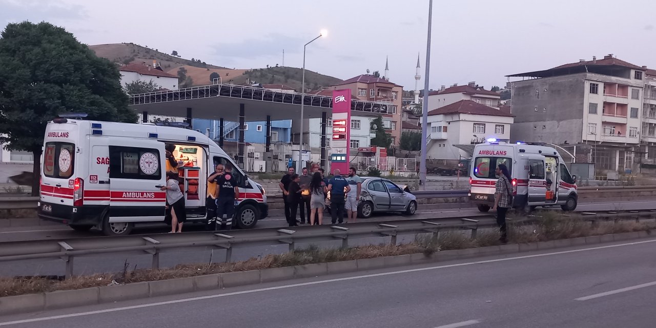 Tıra çarpan otomobildeki 6 kişi yaralandı