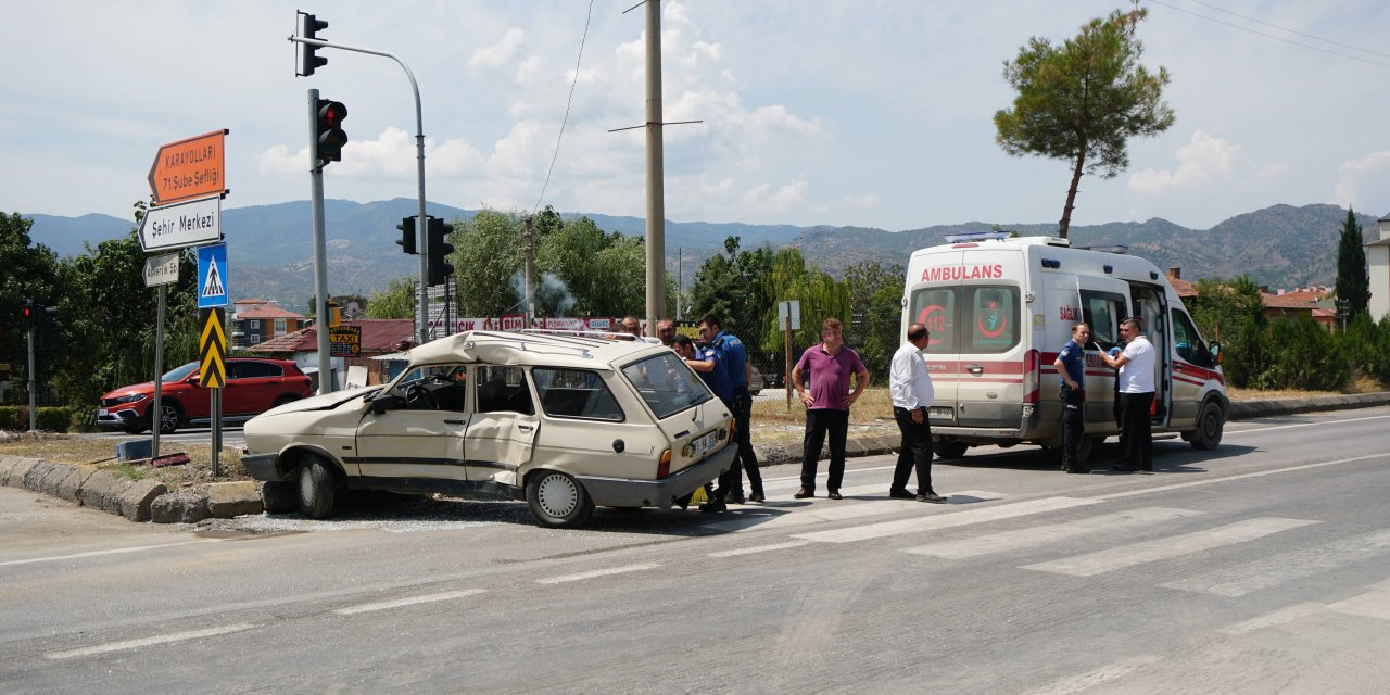 Yolcu otobüsüyle çarpışan aracın sürücüsü yaralandı