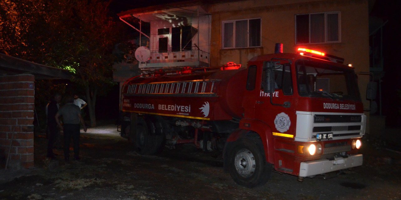 Yangın itfaiye ekiplerince söndürüldü