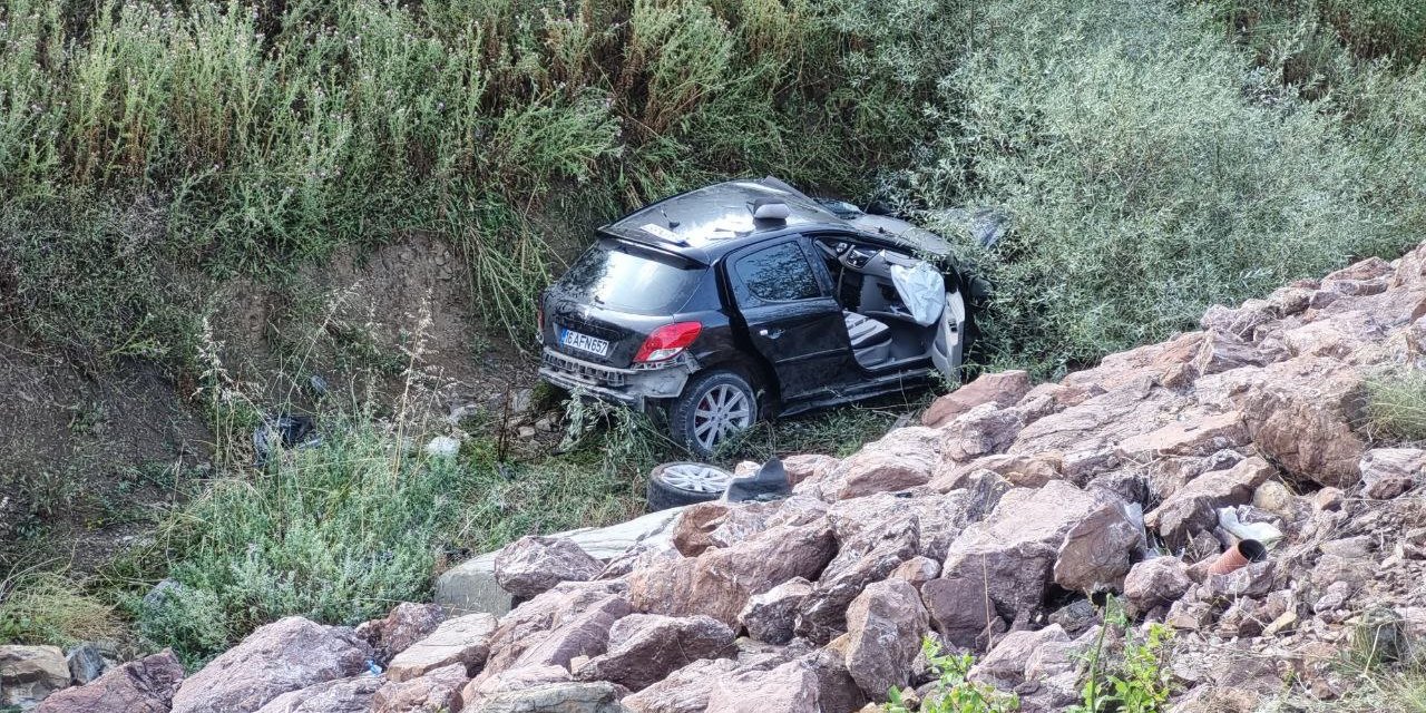 Devrilen cipin sürücüsü öldü, 2 kişi yaralandı