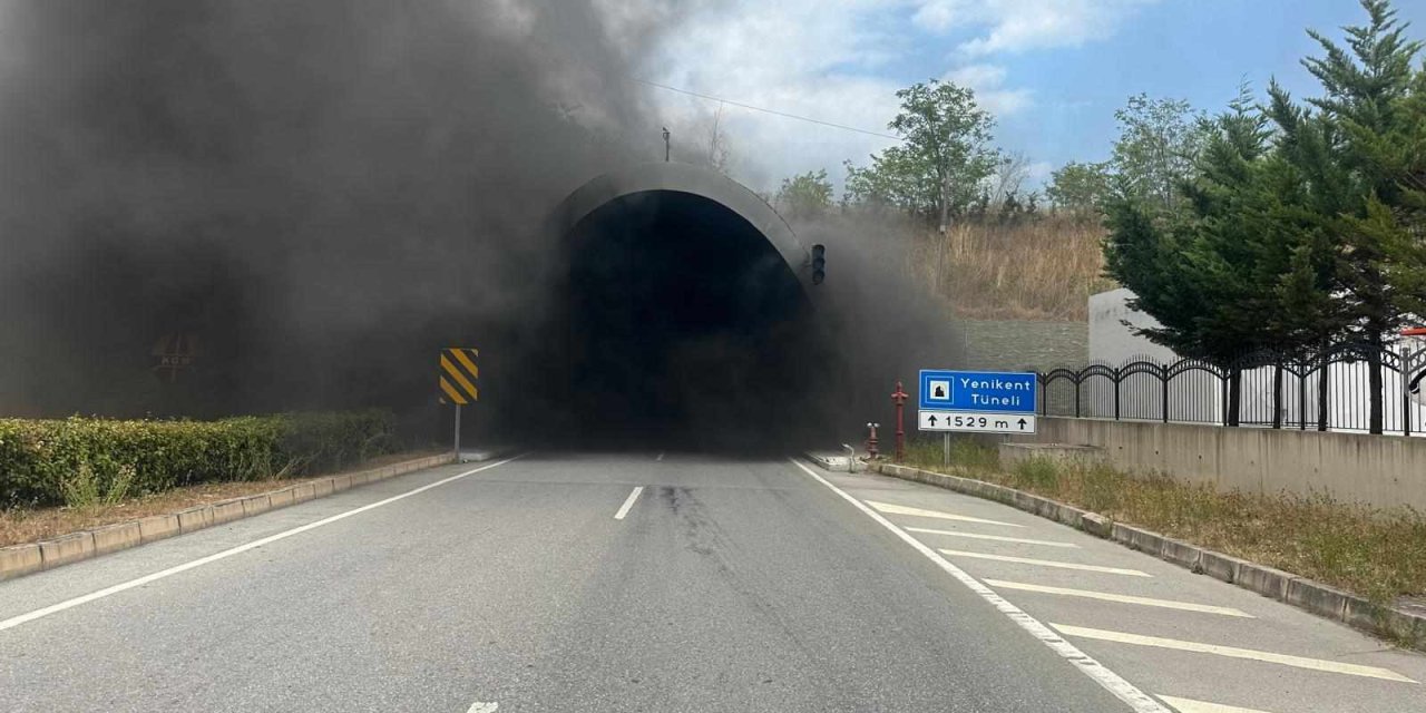 Tünelde devrilip alev alan araçtaki 2 kişi yaralandı