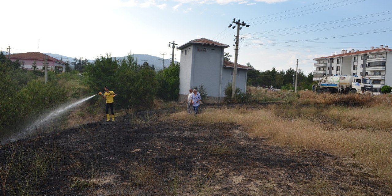 Kıvılcımların çıkardığı yangın söndürüldü