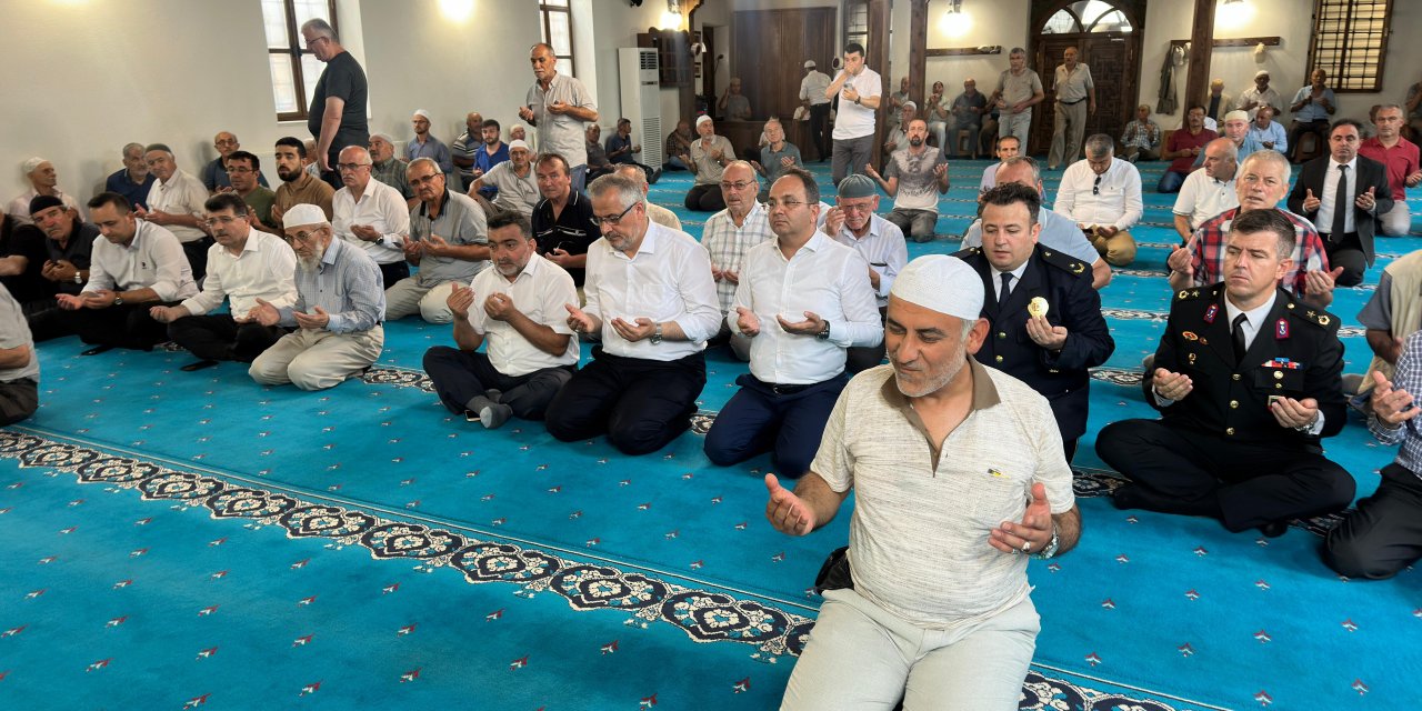 Bafra'da camilerde 15 Temmuz şehitleri için mevlit okutuldu