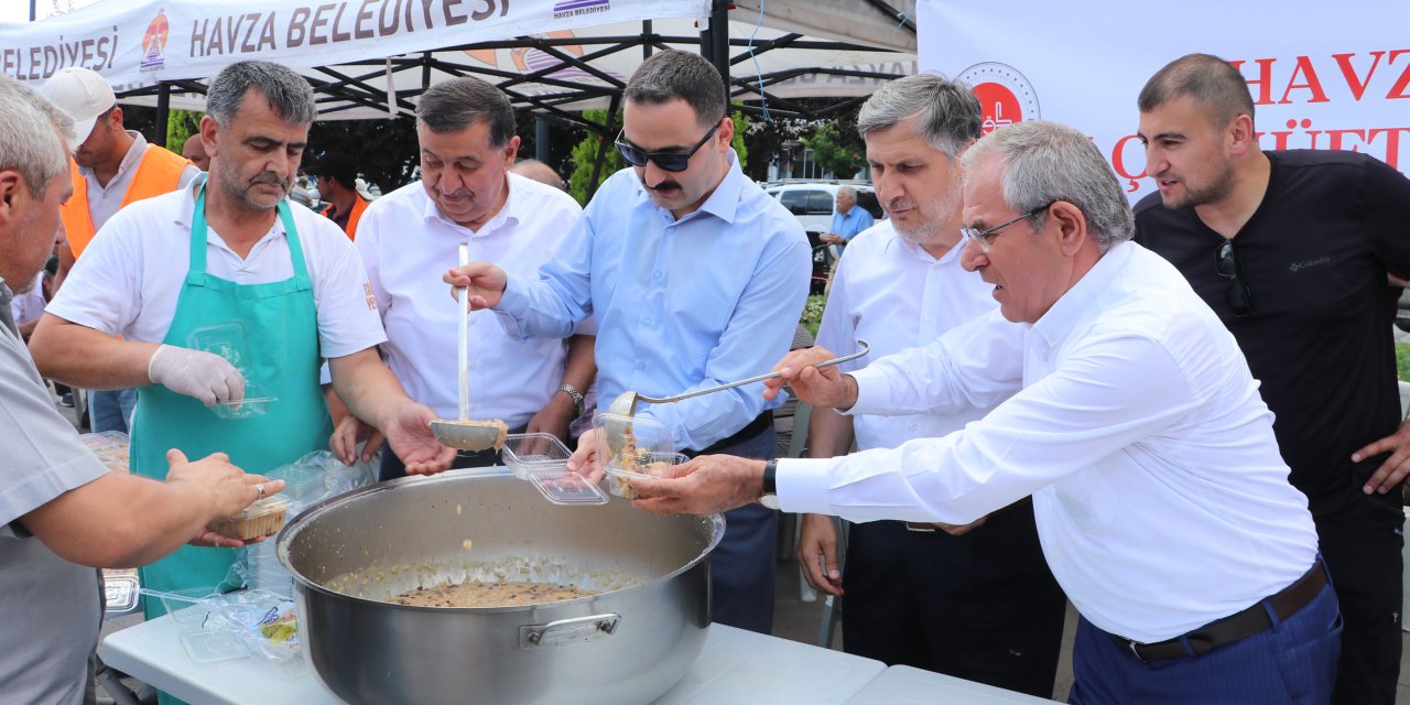 Muharrem ayı dolayısıyla aşure dağıtıldı