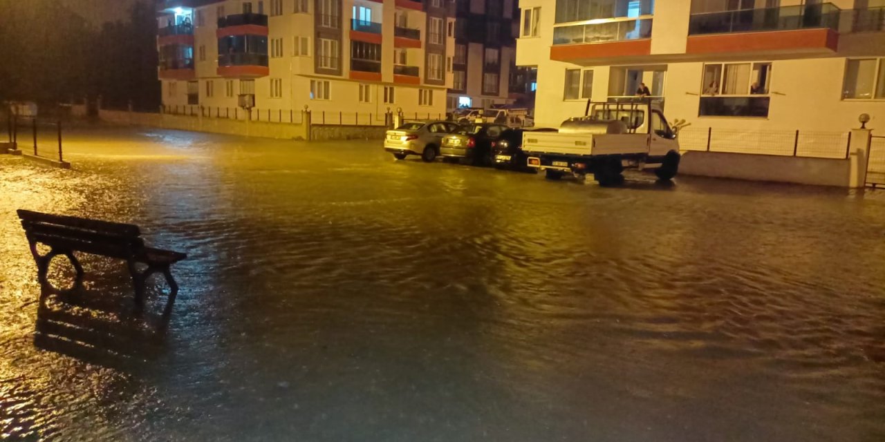 Sağanak nedeniyle su baskınları yaşandı