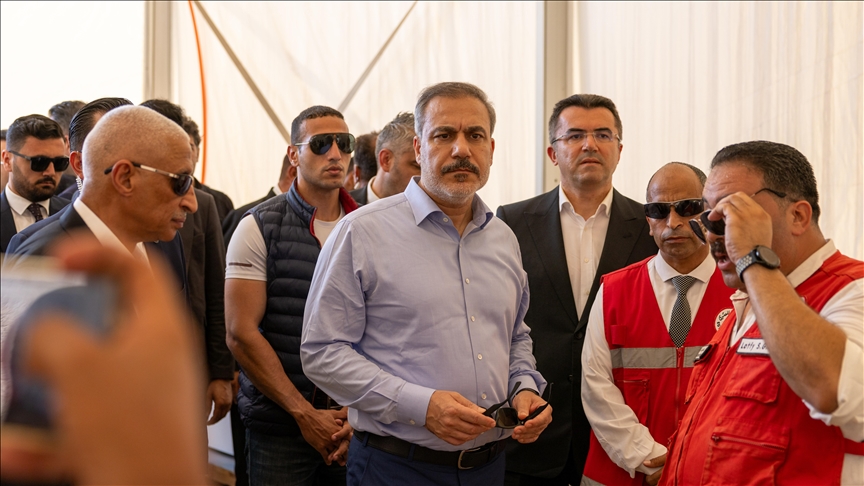 Bakan Fidan, El-Ariş'te AFAD ve Türk Kızılay çalışanlarıyla görüştü