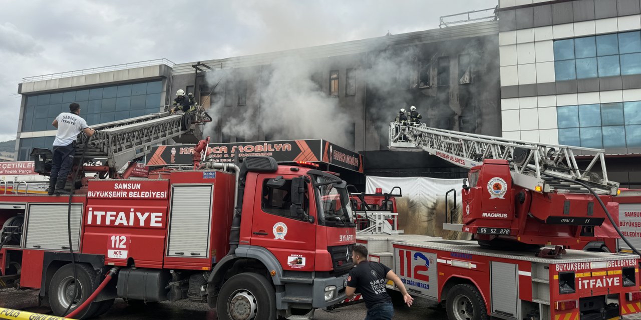 Samsun'da mobilya imalathanesinde yangın çıktı