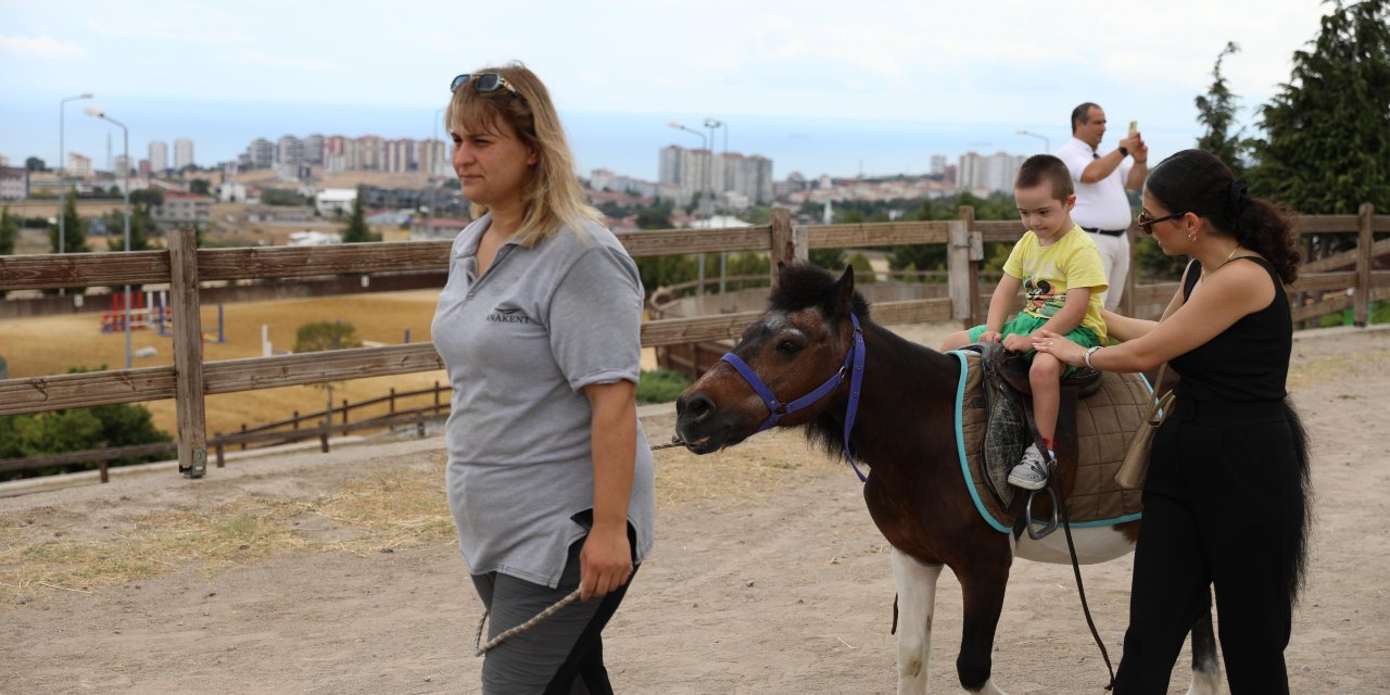 Özel çocuklara hippoterapi desteği veriliyor