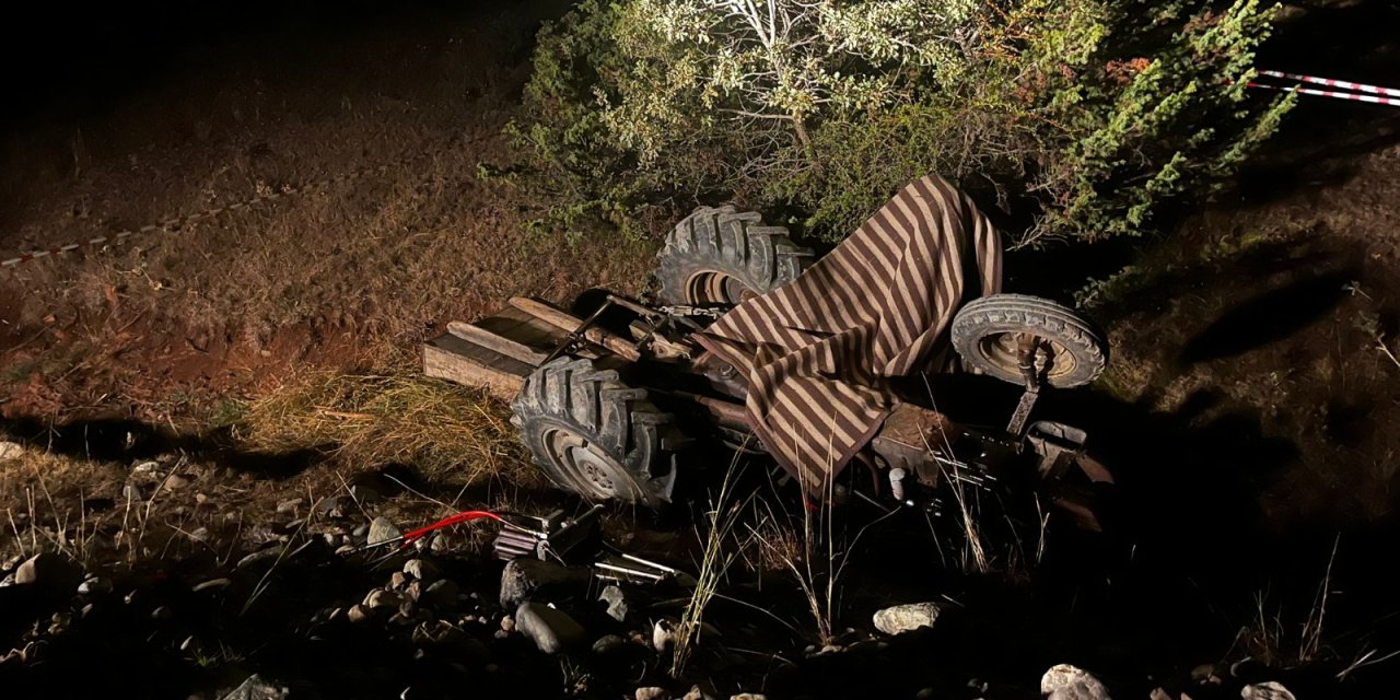 Devrilen traktörün sürücüsü hayatını kaybetti