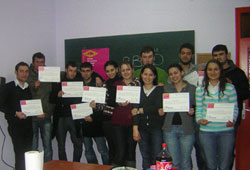 Bilenler bilmeyenlere öğretiyor