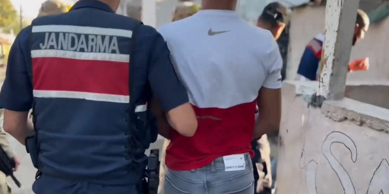6 ruhsatız tabanca ile bir tüfek ele geçirildi