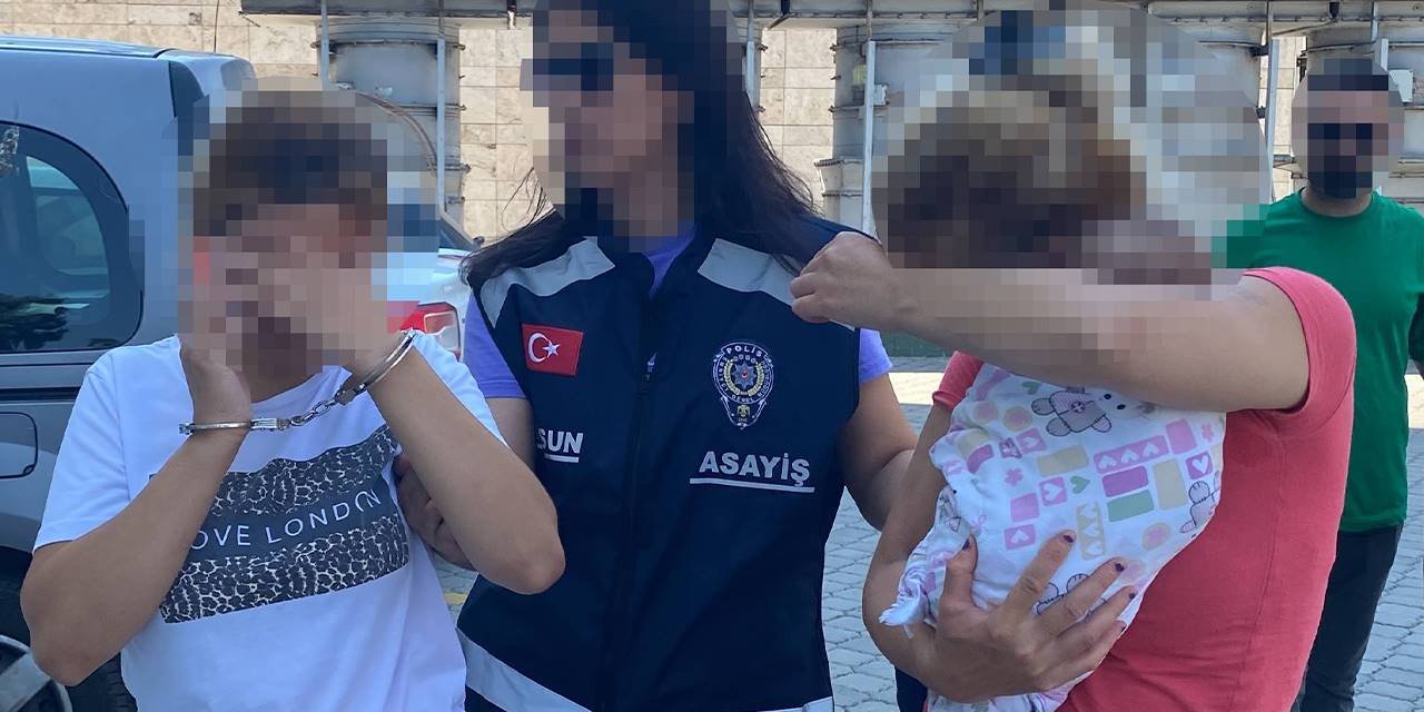 Hırsızlık yaptıkları evden çıkarken yakalandılar