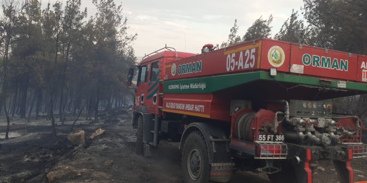 Vezirköprü'de örtü yangını söndürüldü