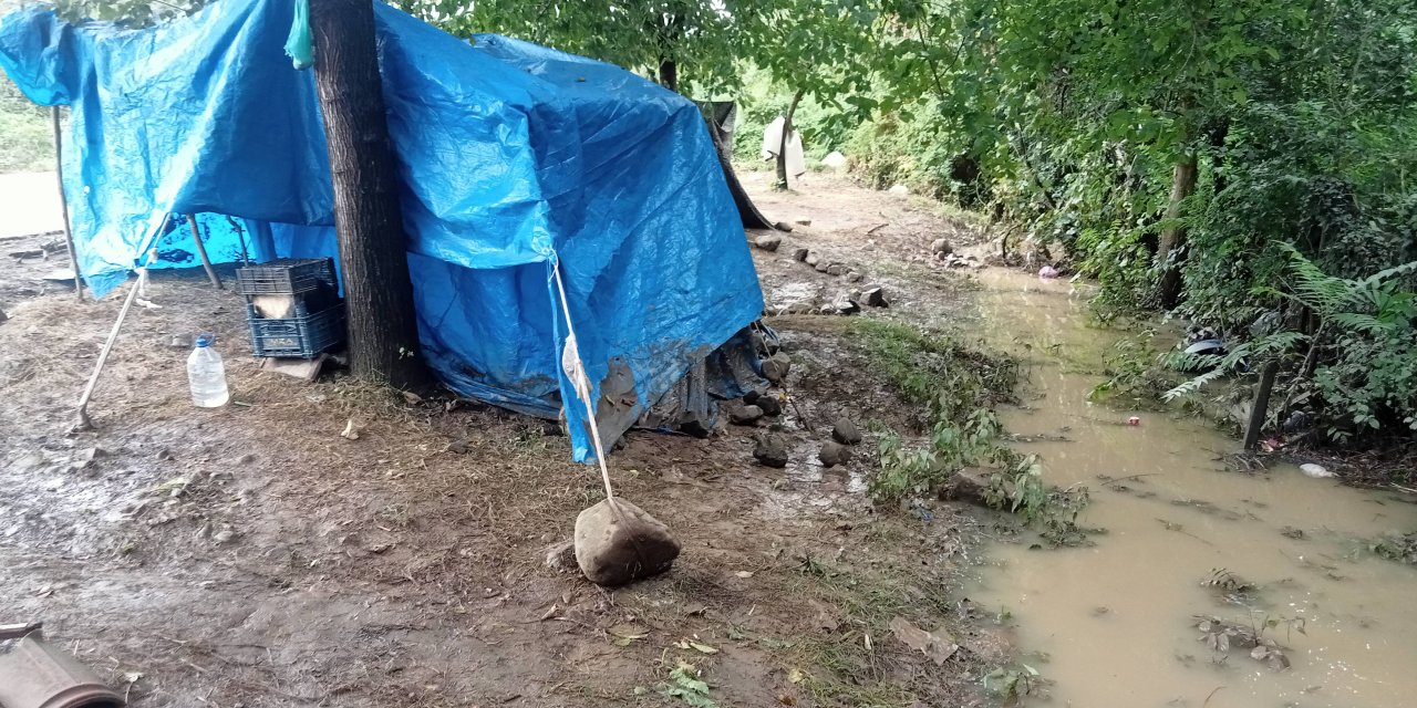 Tarım işçilerinin kaldığı çadırları su bastı