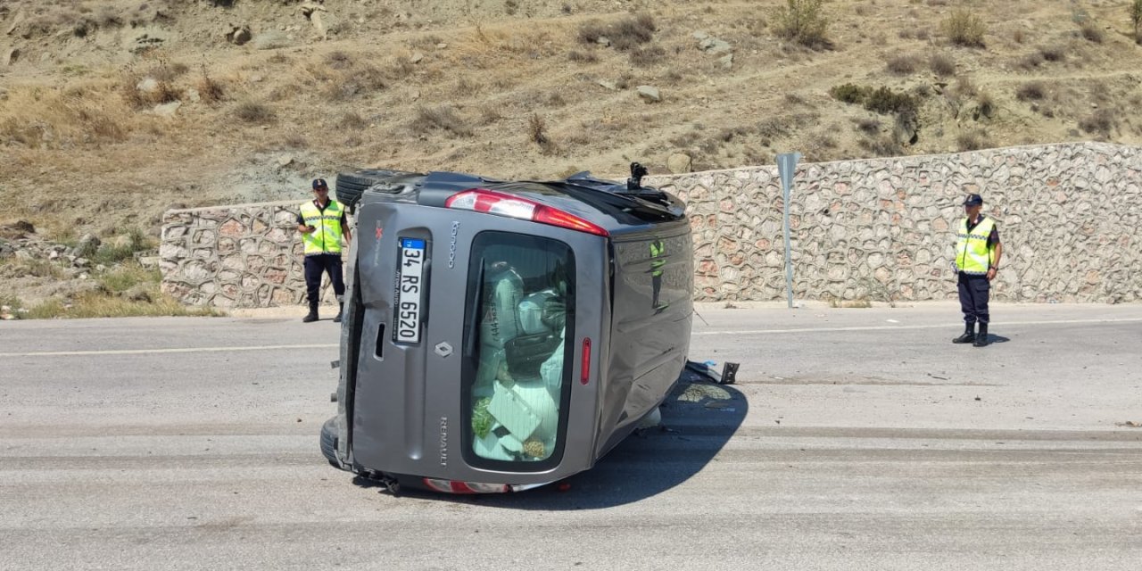 Hafif ticari araçlar çarpıştı: 4 kişi yaralandı