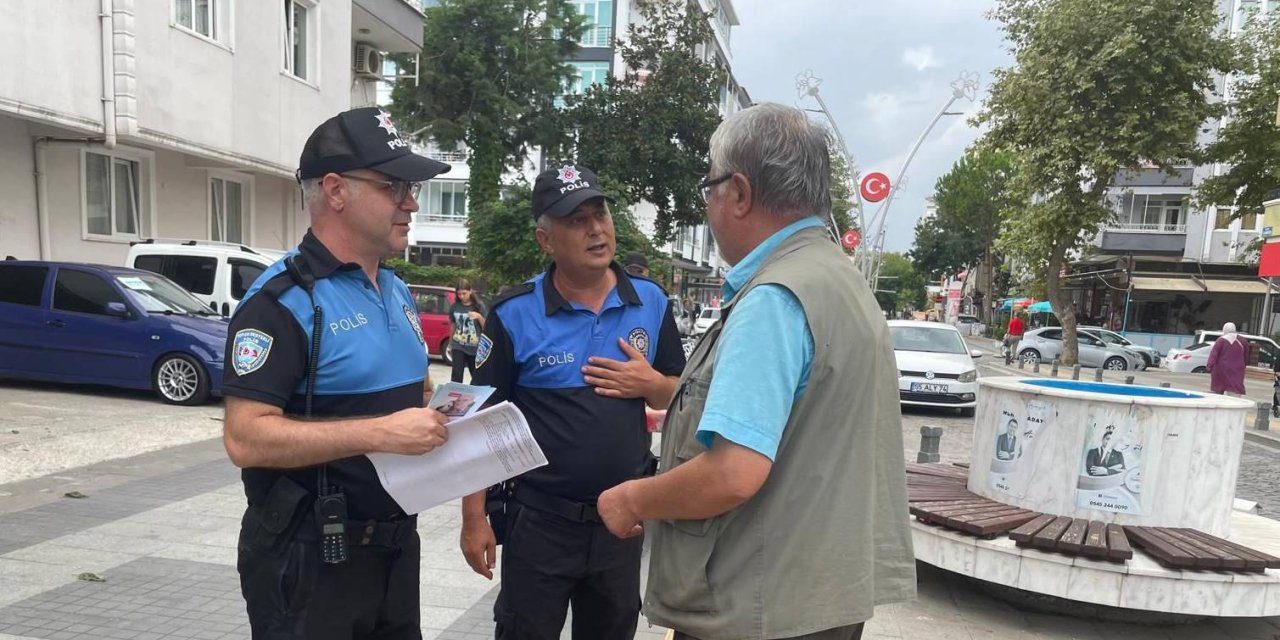 Polis ekipleri vatandaşları bilgilendirdi