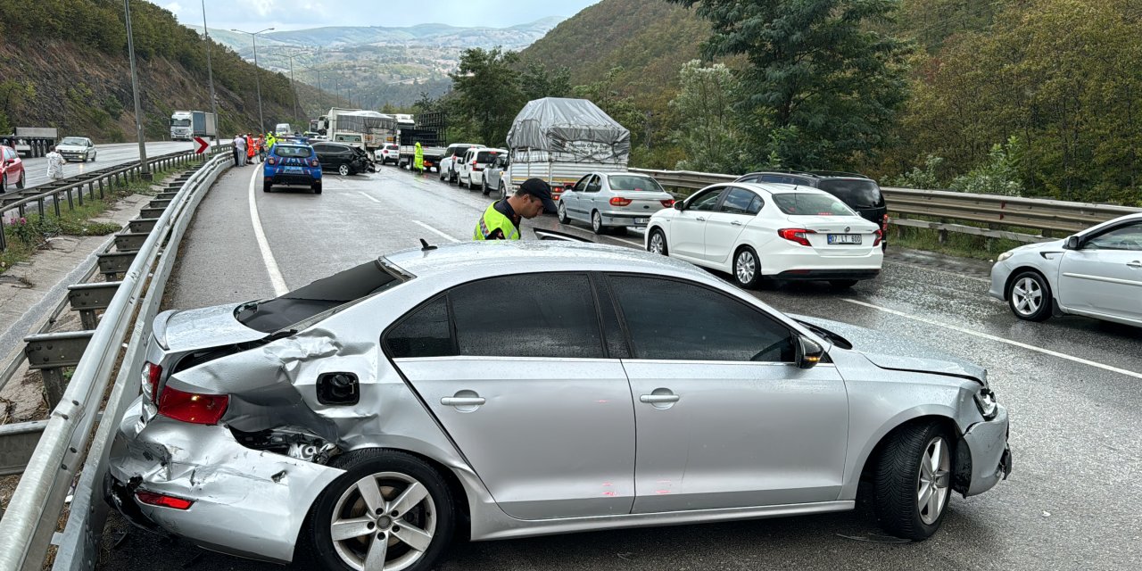 Zincirleme trafik kazasında 5 kişi yaralandı