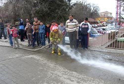 Tatbikata giderken kaza yaptı