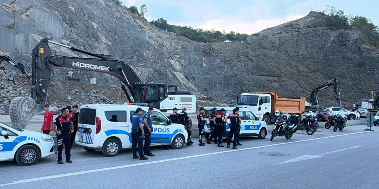 Fırlayan taşlar araçlara çarptı: 4 kişi yaralandı